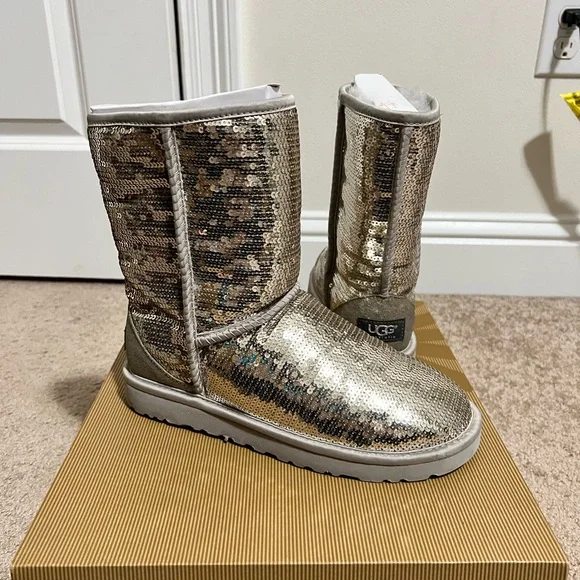 UGG Classic Short Silver Sparkles Boots in box - Picture 7 of 9
